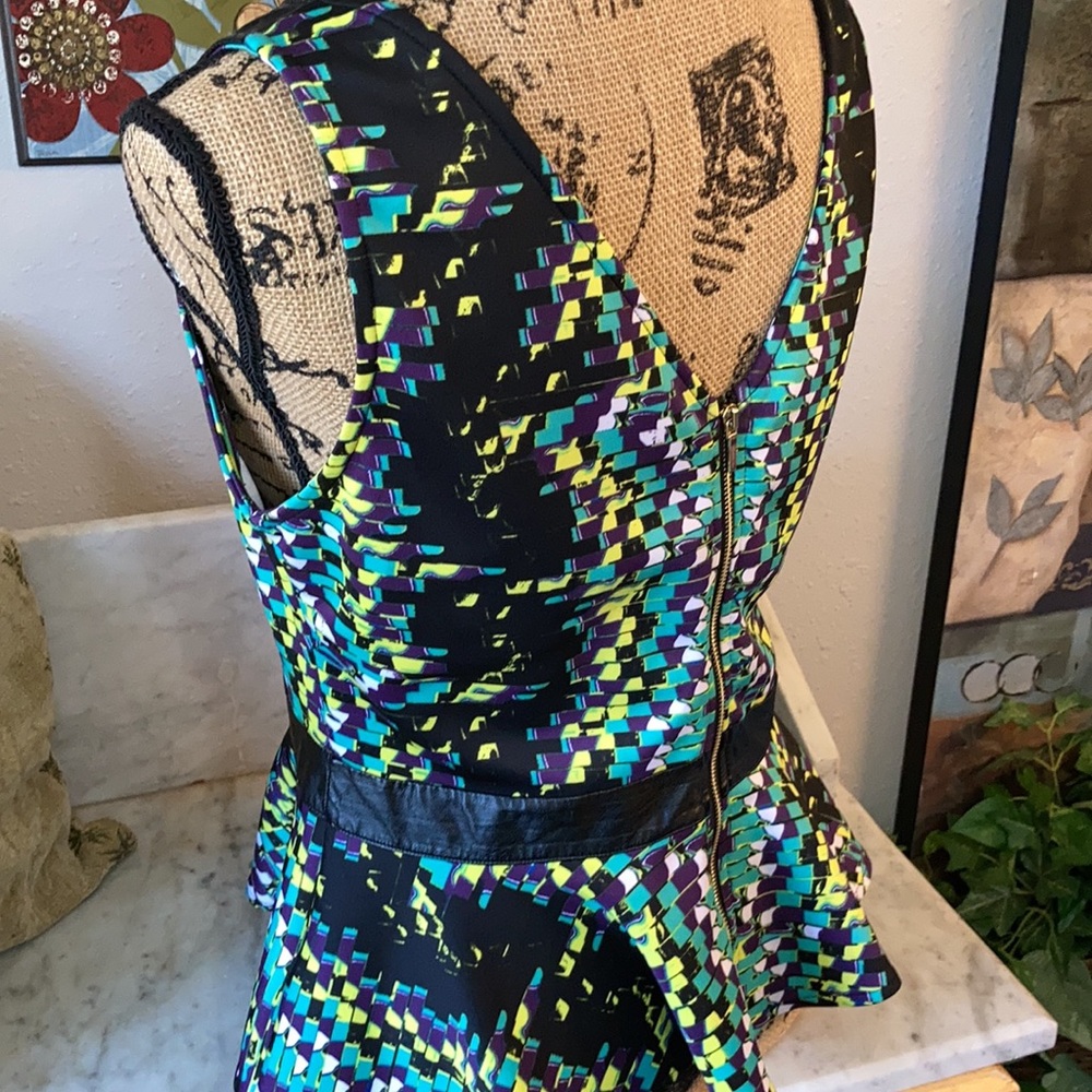 Gorgeous BEBE Top Mesh Front ZIP Back Tank Top L! - Picture 5 of 8